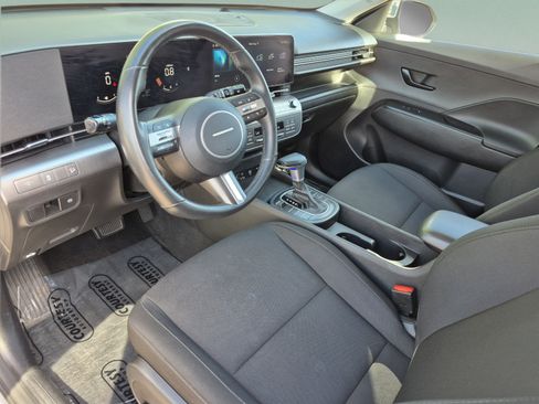 Used 2025 Hyundai Kona SEL FWD image 17