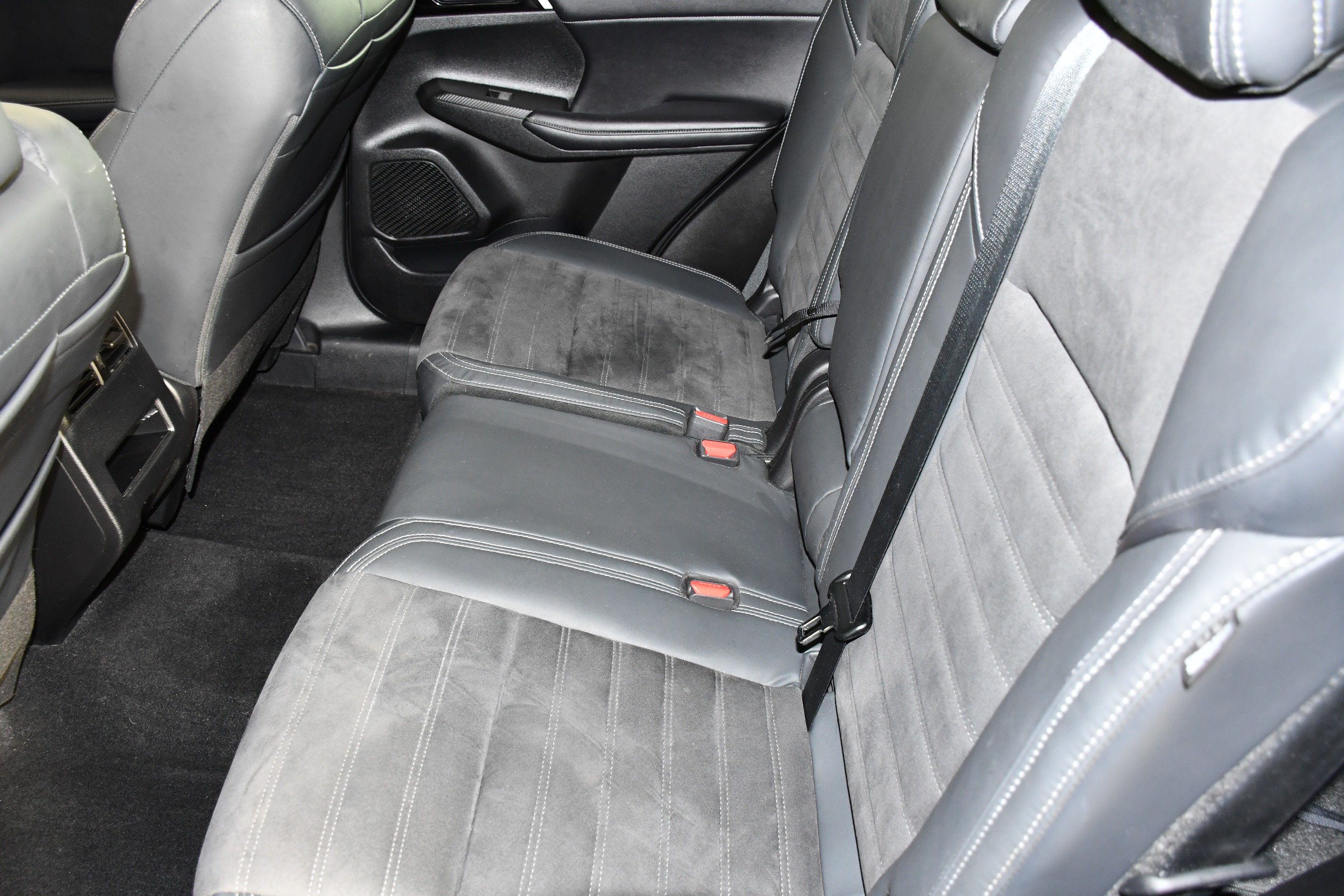 Used 2023 Mitsubishi Outlander SE AWD/4WD image 44