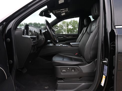 Used 2023 Cadillac Escalade Luxury AWD/4WD image 18