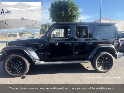 Used 2025 Jeep Wrangler Unlimited Sahara AWD/4WD image 2