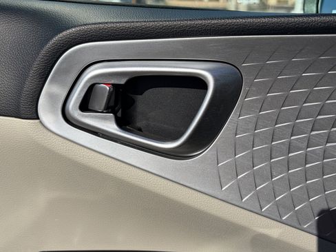 Certified 2025 Kia Soul LX w/ LX Technology Package image 17