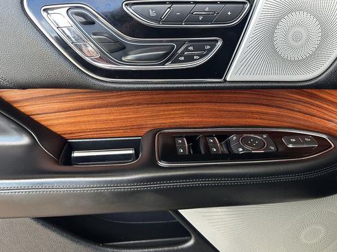 Used 2019 Lincoln Navigator Reserve AWD/4WD image 23