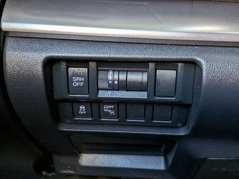 Used 2021 Subaru Impreza 2.0i Limited image 18