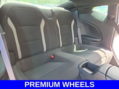 Used 2018 Chevrolet Camaro LT RWD image 9
