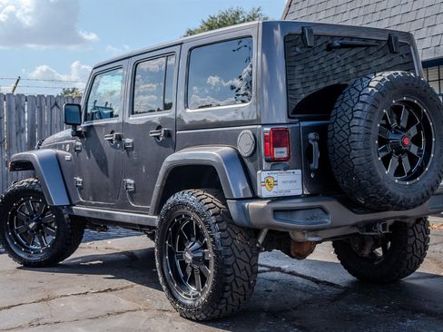 Used 2017 Jeep Wrangler Unlimited Sahara image 3