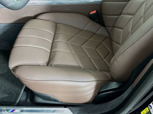 Used 2025 BMW i7 eDrive50 w/ Executive Package image 21