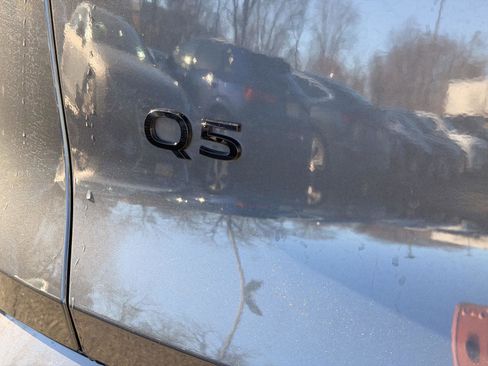 Used 2025 Audi Q5 Premium w/ Convenience Package image 24