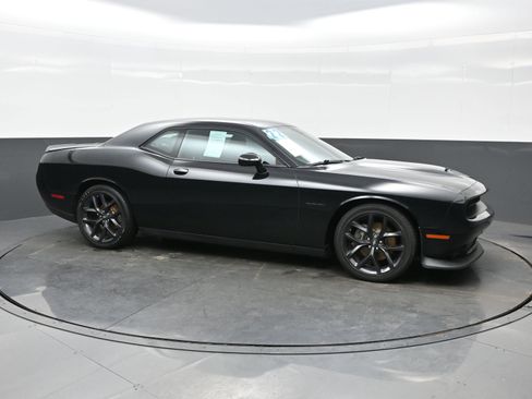 Used 2022 Dodge Challenger R/T w/ Blacktop Package image 7