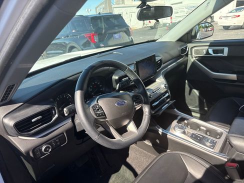 Used 2023 Ford Explorer XLT w/ Equipment Group 202A AWD/4WD image 12