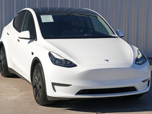 Used 2024 Tesla Model Y Long Range image 55