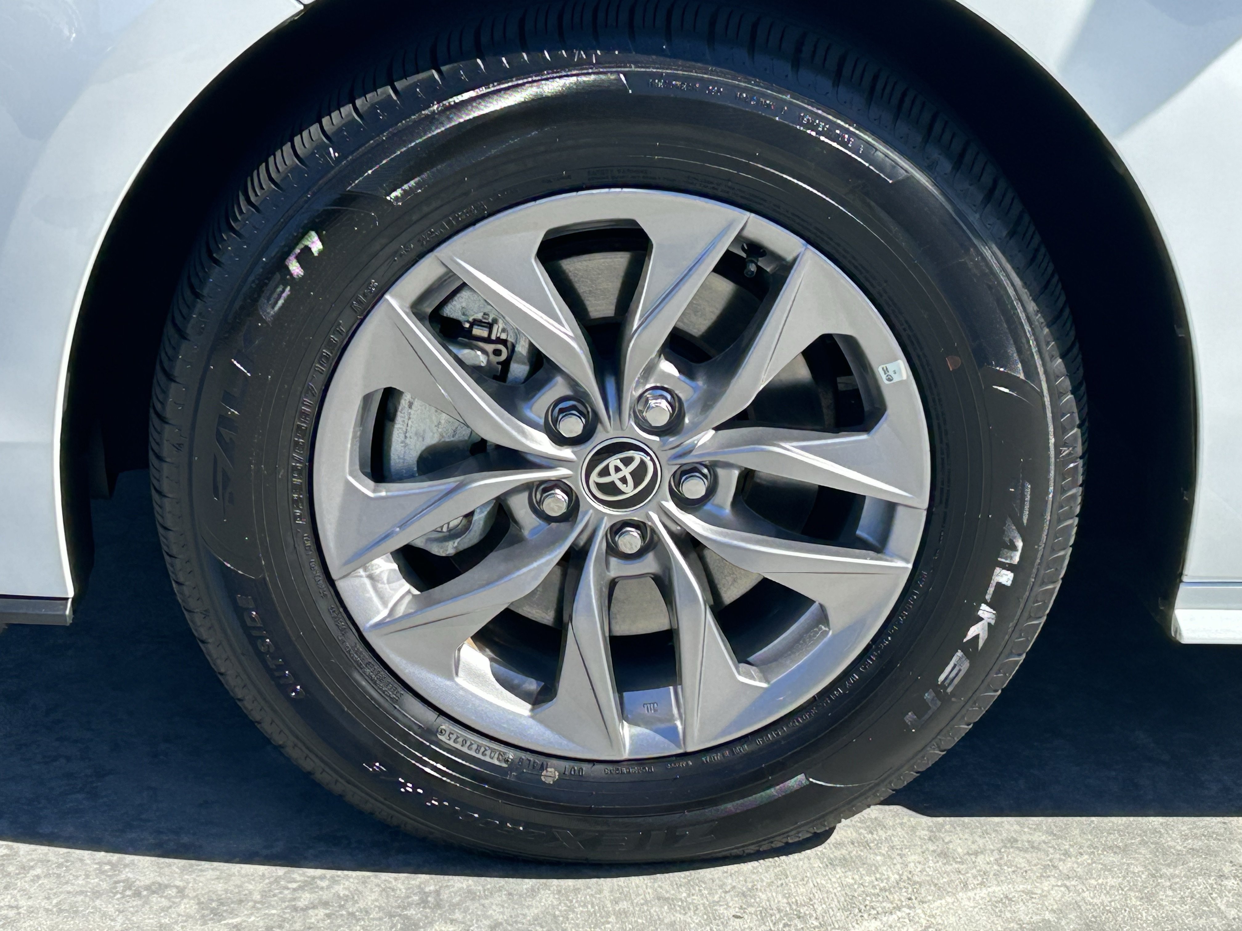 Certified 2026 Toyota Sienna XLE FWD image 8