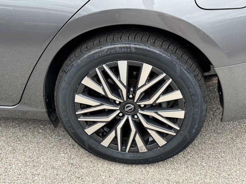 Used 2024 Nissan Altima 2.5 SV w/ SV Premium Package FWD image 7