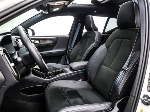 Used 2024 Volvo XC40 Recharge Ultimate image 16