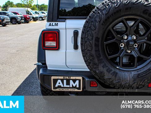 Used 2025 Jeep Wrangler Unlimited Sport AWD/4WD image 12