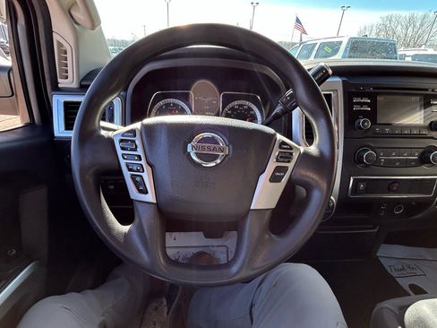Used 2017 Nissan Titan SV image 27