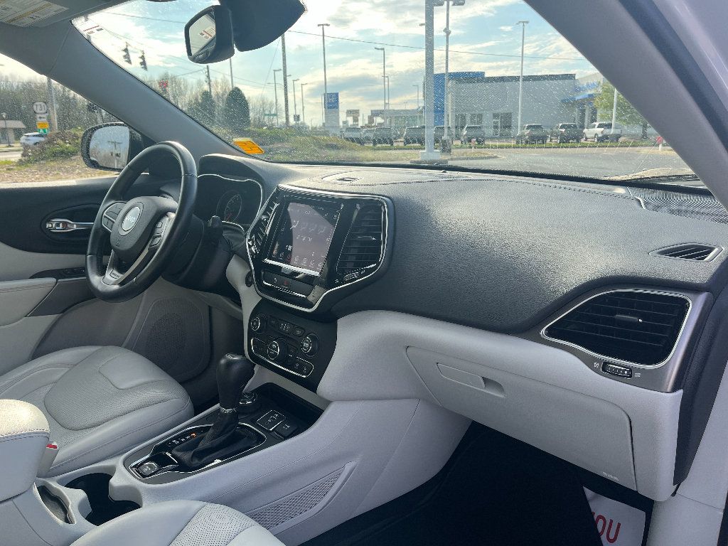 Used 2020 Jeep Cherokee Limited w/ Luxury Group AWD/4WD image 16