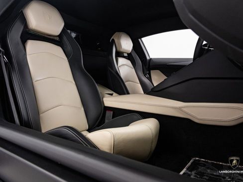 Used 2012 Lamborghini Aventador LP 700-4 image 45