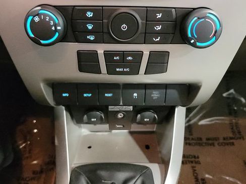 Used 2010 Ford Focus SE FWD image 29