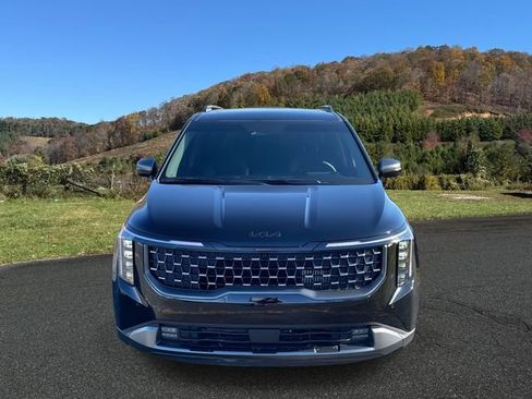 Used 2026 Kia Carnival SX Prestige image 2