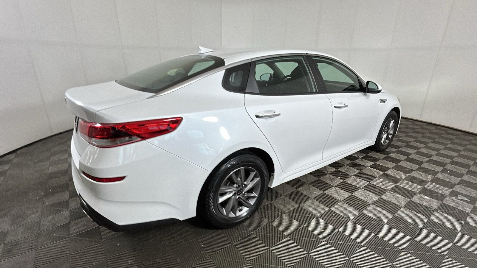 Used 2020 Kia Optima LX FWD image 3