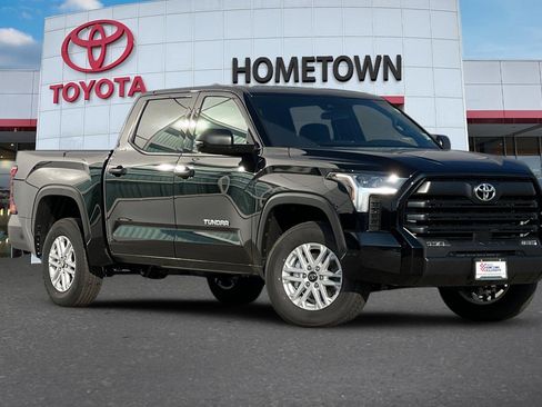 New 2026 Toyota Tundra SR5 w/ SR5 Convenience Package image 2