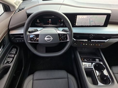 Used 2025 Nissan Murano Platinum w/ Cargo Package image 11