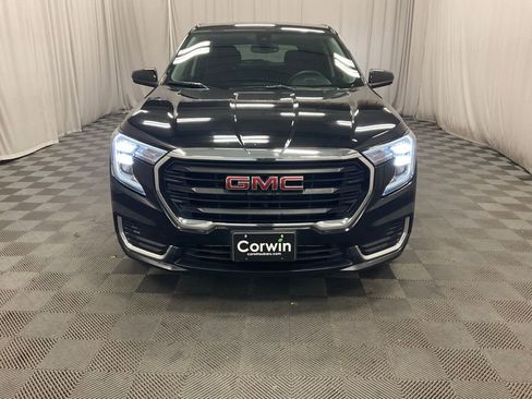 Used 2024 GMC Terrain SLE image 13