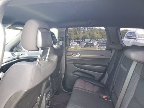 Used 2019 Jeep Grand Cherokee Laredo w/ Security & Convenience Group AWD/4WD image 8