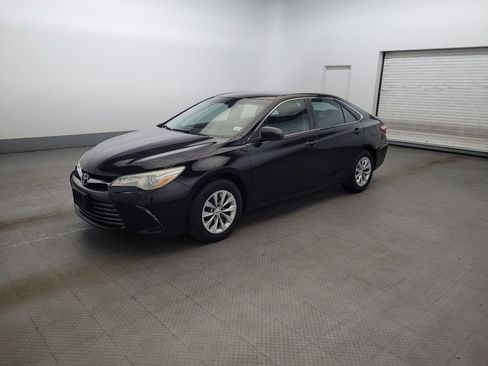 Used 2016 Toyota Camry LE FWD image 2