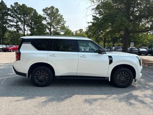 Used 2025 Nissan Armada SV AWD/4WD image 6