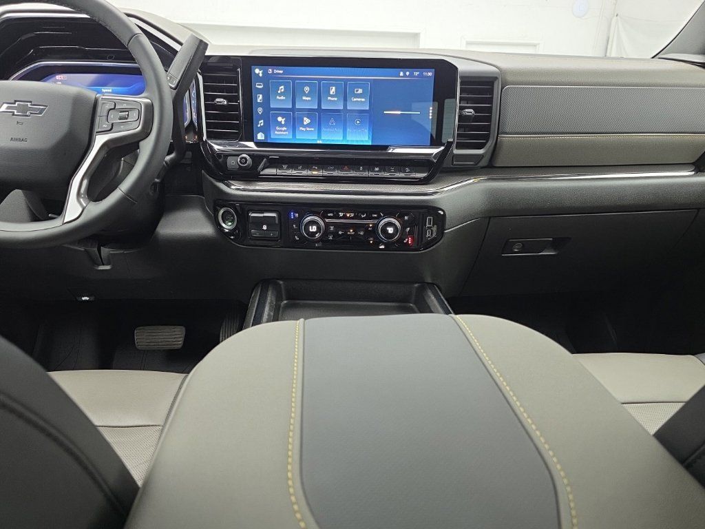 Used 2024 Chevrolet Silverado 2500 ZR2 w/ Technology Package AWD/4WD image 34