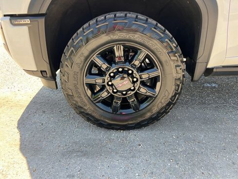 Used 2024 GMC Sierra 2500 AT4 w/ AT4 Preferred Package AWD/4WD image 27