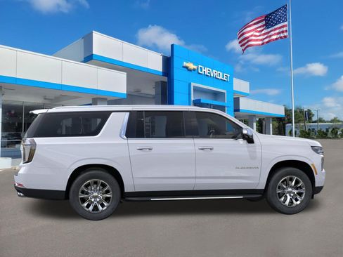 New 2026 Chevrolet Suburban Premier image 5