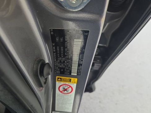 Used 2018 Toyota Highlander XLE image 15