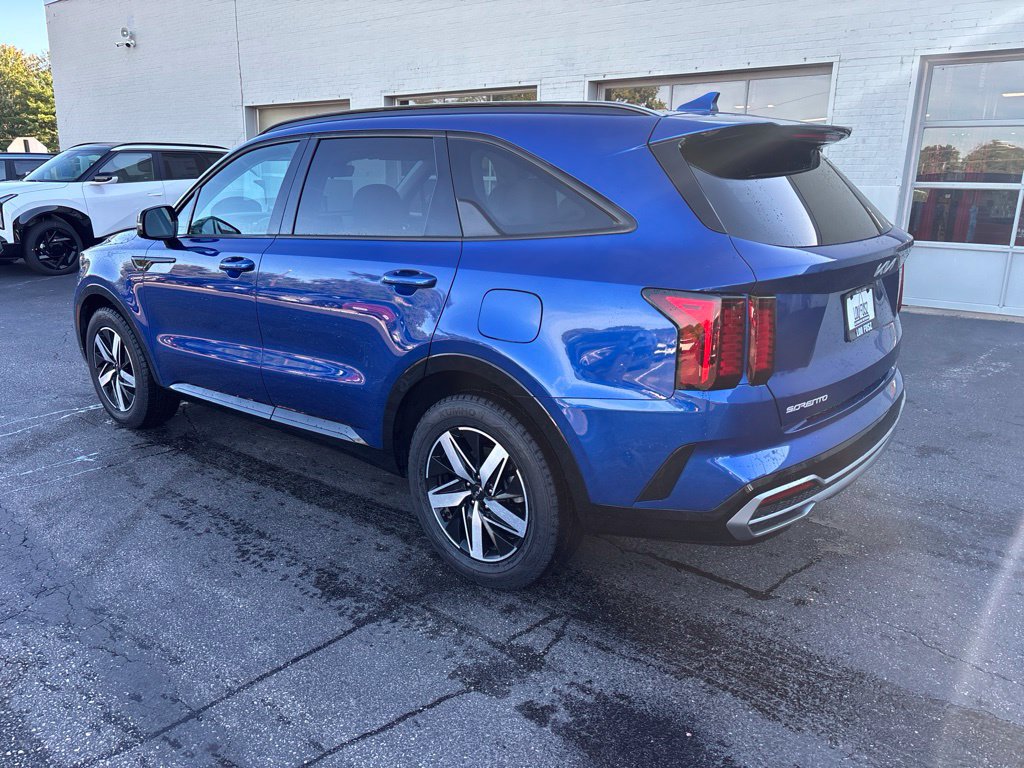 Used 2023 Kia Sorento S w/ Panoramic Sunroof Package FWD image 6