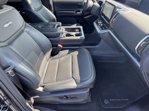Used 2025 Ford Expedition Platinum w/ Stealth Performance Package AWD/4WD image 20
