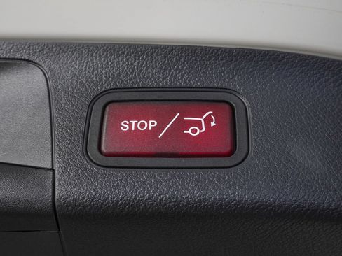 Used 2025 Mercedes-Benz GLA 250 4MATIC image 12