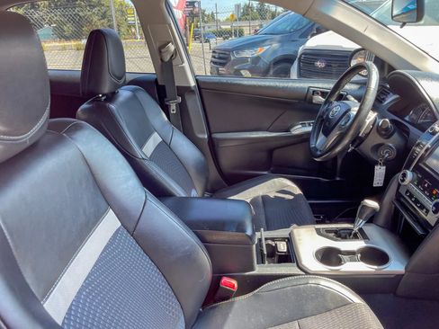 Used 2012 Toyota Camry SE FWD image 38