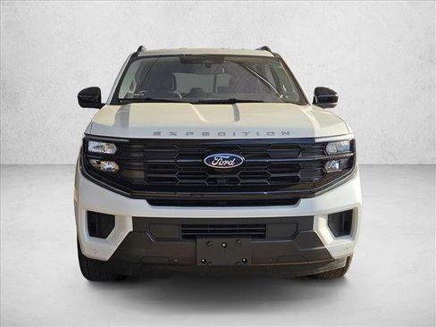 Used 2025 Ford Expedition Active image 2