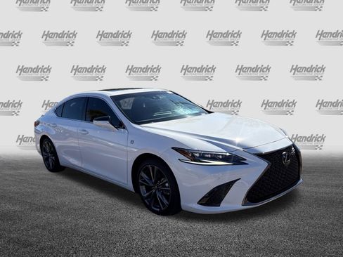 Used 2023 Lexus ES 300h F Sport image 2