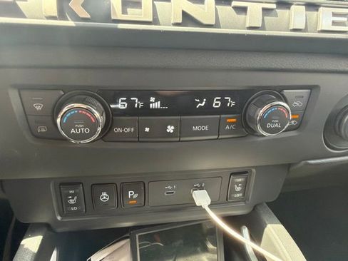Used 2025 Nissan Frontier SV w/ SV Convenience Package RWD image 15
