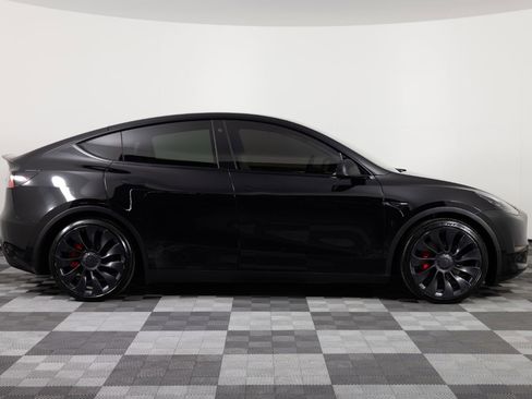 Used 2022 Tesla Model Y Performance AWD/4WD image 9
