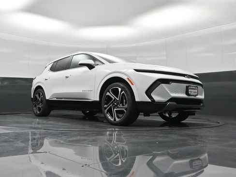 New 2026 Chevrolet Equinox EV LT image 18