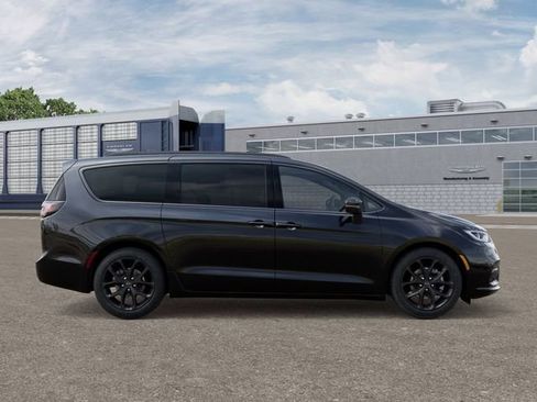 New 2026 Chrysler Pacifica Limited image 21