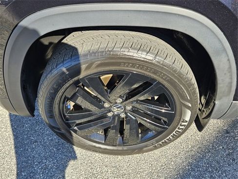 Used 2023 Volkswagen Atlas Cross Sport SE w/ Panoramic Sunroof Package image 19