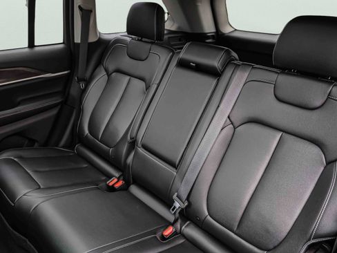 Used 2024 Jeep Grand Cherokee Limited image 22