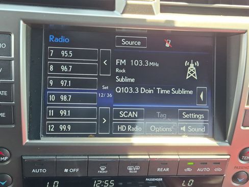 Used 2021 Lexus GX 460 Luxury w/ Sport Design Package AWD/4WD image 22