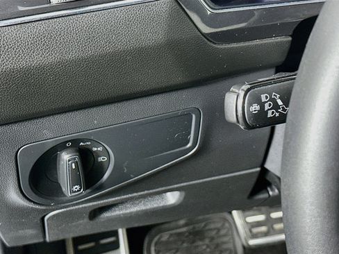 Used 2023 Volkswagen Tiguan SE R-Line FWD image 16