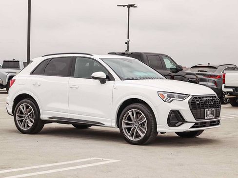 Used 2025 Audi Q3 2.0T Premium w/ Convenience Package AWD/4WD image 3