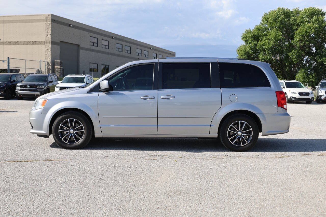 Used 2017 Dodge Grand Caravan SXT FWD image 8